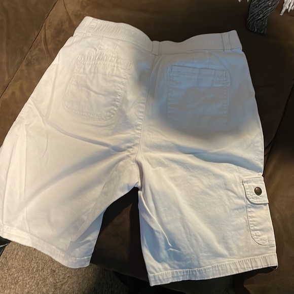 Croft and Barrow size 8 Stretch Cargo shorts - Picture 4 of 4